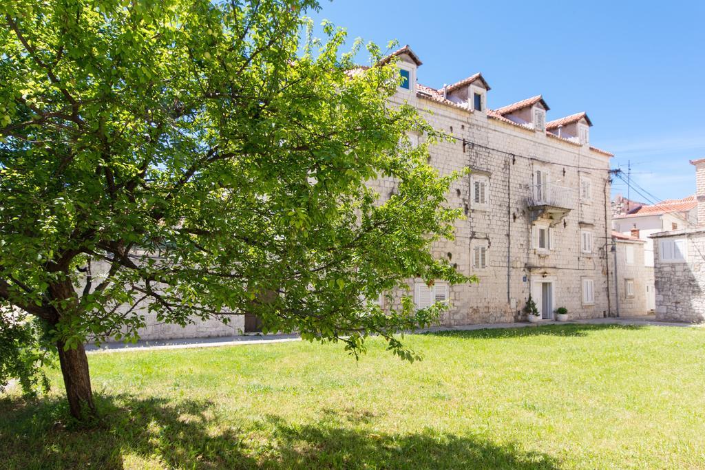 Top-Floor Apartment In Trogir Center Zewnętrze zdjęcie